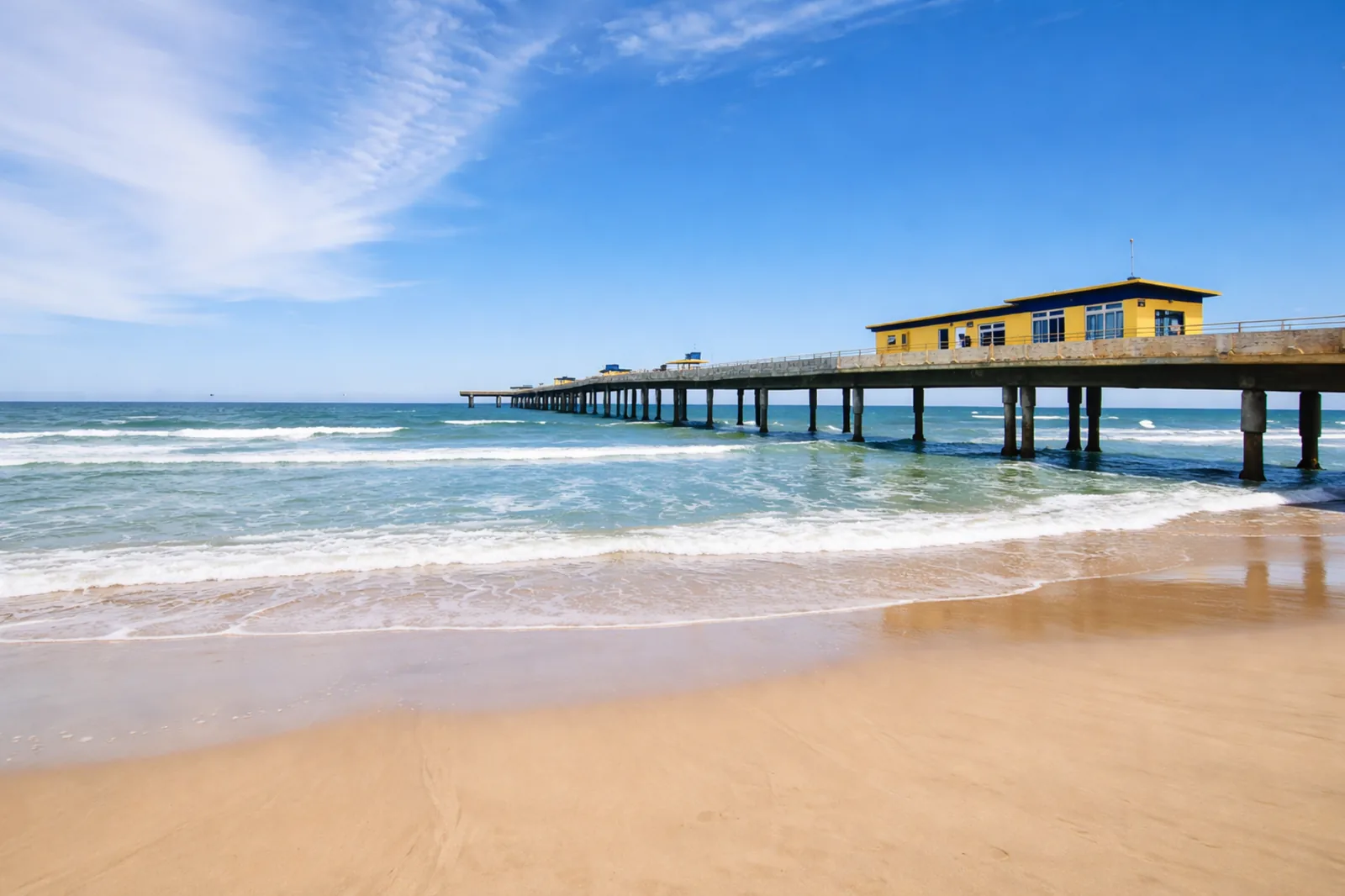 Praia e píer de Tramandaí